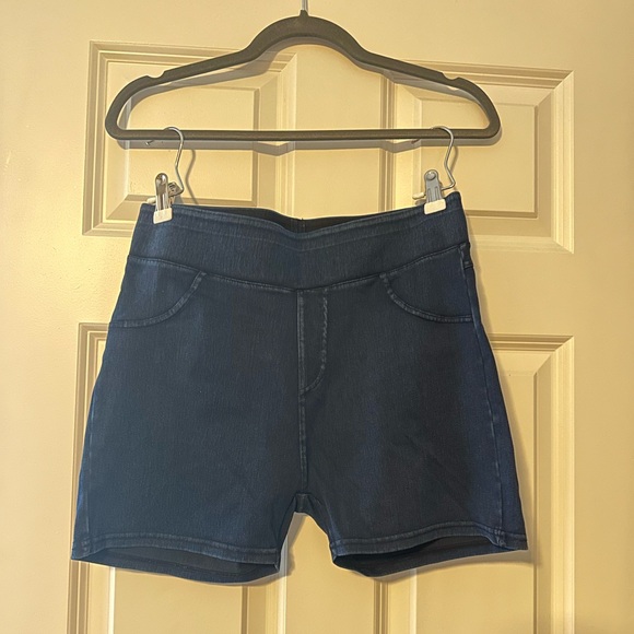 Halara Flex™ High Waisted Back Pocket
Stretchy Knit Denim Casual Shorts 3" L - Picture 6 of 8